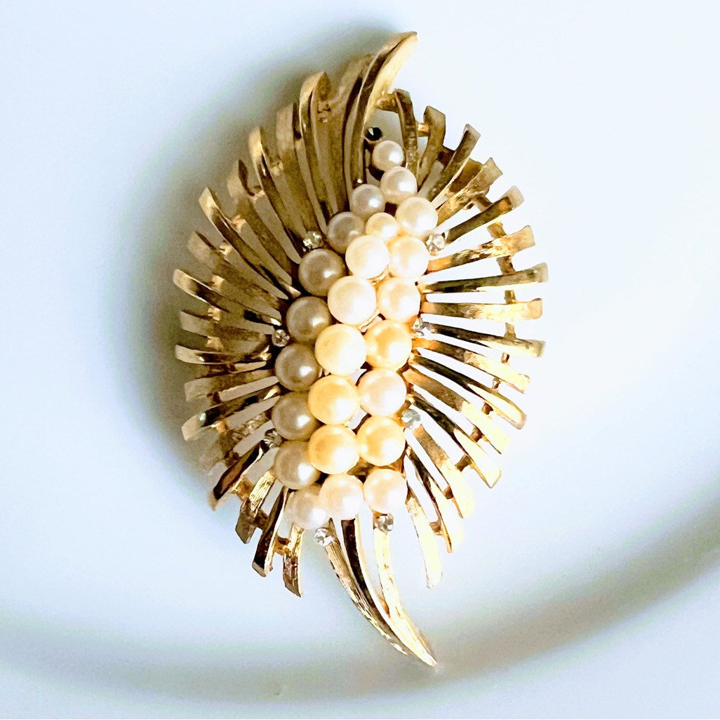 Signed Crown Trifari Gold Pearl Rhinestone Floral Leaf Brooch Collectable Evc 75$